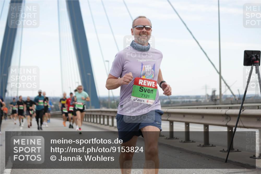 03.10.2025 - Köhlbrandbrückenlauf Jannik Wohlers http://msf.ph/oto/9153824 03.10.2025 15:21:36 Position 1 7121 meine-sportfotos.de