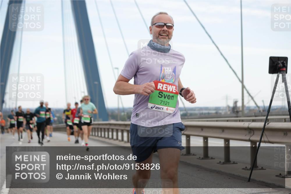 03.10.2025 - Köhlbrandbrückenlauf Jannik Wohlers http://msf.ph/oto/9153826 03.10.2025 15:21:36 Position 1 7121 meine-sportfotos.de