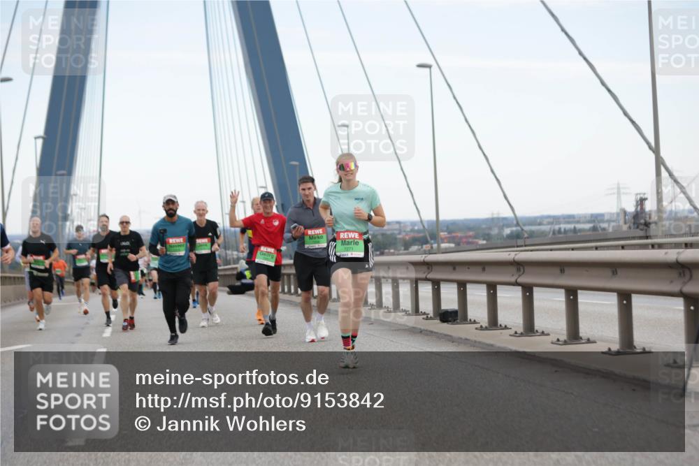 03.10.2025 - Köhlbrandbrückenlauf Jannik Wohlers http://msf.ph/oto/9153842 03.10.2025 15:21:38 Position 1 7271 meine-sportfotos.de