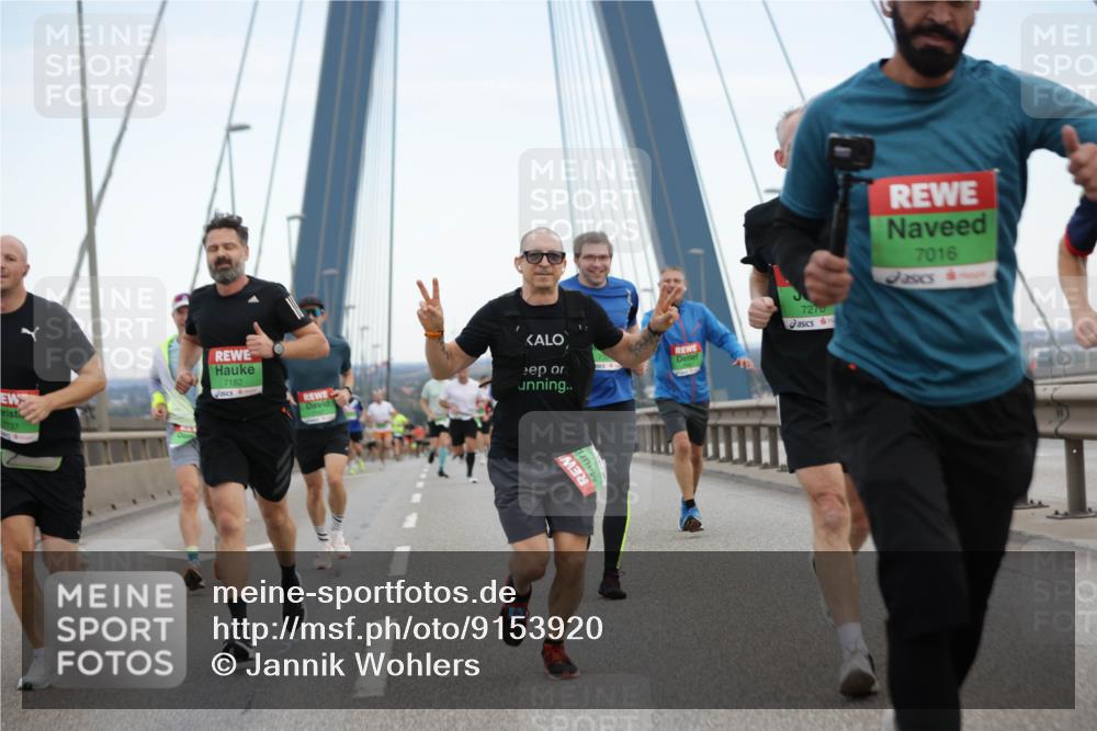 03.10.2025 - Köhlbrandbrückenlauf Jannik Wohlers http://msf.ph/oto/9153920 03.10.2025 15:21:42 Position 1 7737, 7182, 7270, 7016 meine-sportfotos.de