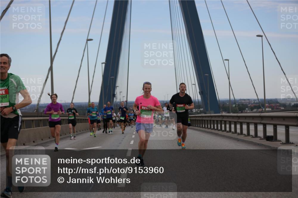 03.10.2025 - Köhlbrandbrückenlauf Jannik Wohlers http://msf.ph/oto/9153960 03.10.2025 15:22:44 Position 1  meine-sportfotos.de