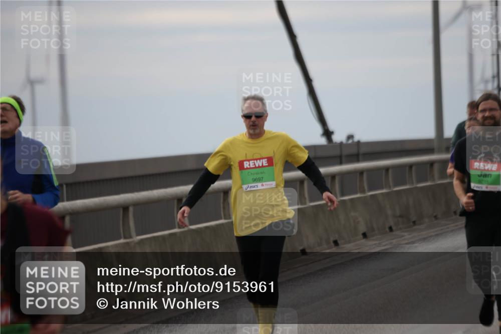 03.10.2025 - Köhlbrandbrückenlauf Jannik Wohlers http://msf.ph/oto/9153961 03.10.2025 16:05:00 Position 1 9697, 9215 meine-sportfotos.de