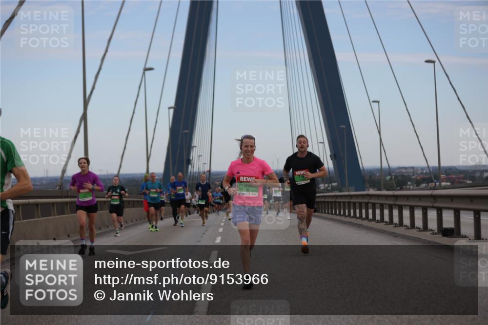 03.10.2025 - Köhlbrandbrückenlauf Jannik Wohlers http://msf.ph/oto/9153966 03.10.2025 15:22:45 Position 1 7301 meine-sportfotos.de