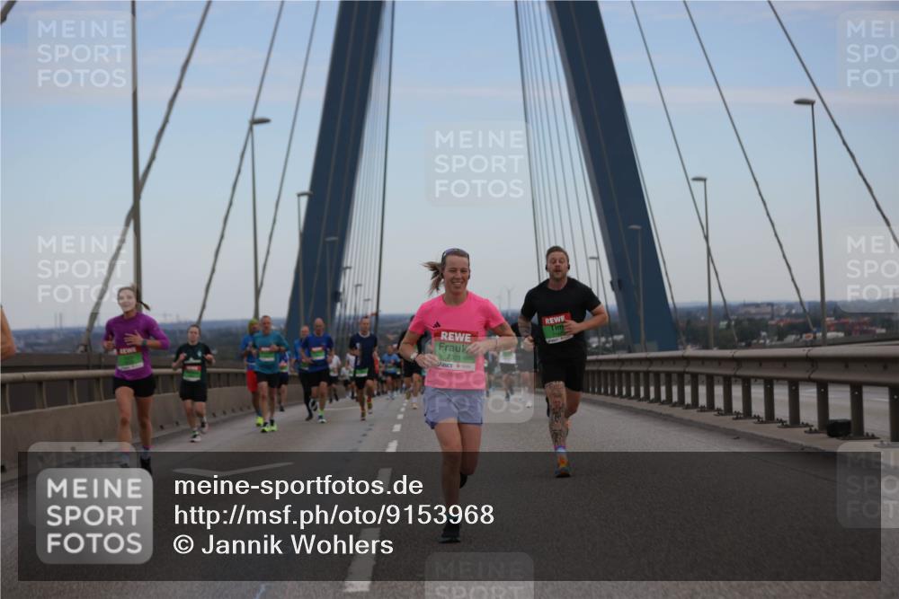 03.10.2025 - Köhlbrandbrückenlauf Jannik Wohlers http://msf.ph/oto/9153968 03.10.2025 15:22:45 Position 1 7301 meine-sportfotos.de