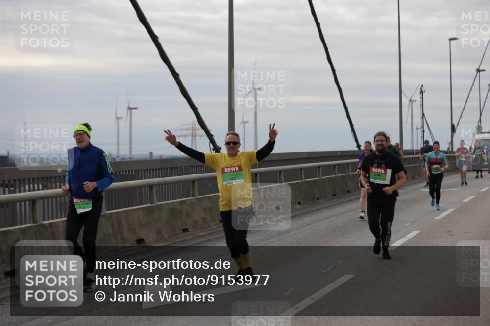 03.10.2025 - Köhlbrandbrückenlauf Jannik Wohlers http://msf.ph/oto/9153977 03.10.2025 16:05:02 Position 1 1942, 9697 meine-sportfotos.de