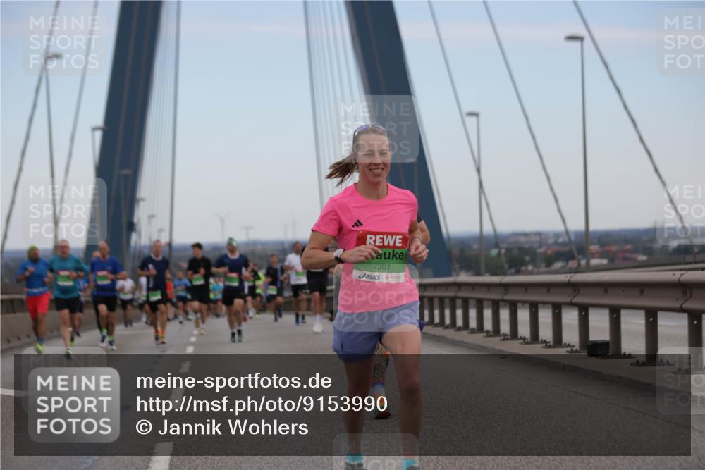 03.10.2025 - Köhlbrandbrückenlauf Jannik Wohlers http://msf.ph/oto/9153990 03.10.2025 15:22:45 Position 1 7301 meine-sportfotos.de