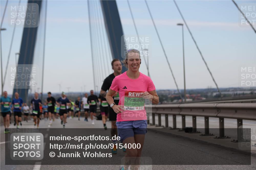 03.10.2025 - Köhlbrandbrückenlauf Jannik Wohlers http://msf.ph/oto/9154000 03.10.2025 15:22:46 Position 1 7301 meine-sportfotos.de
