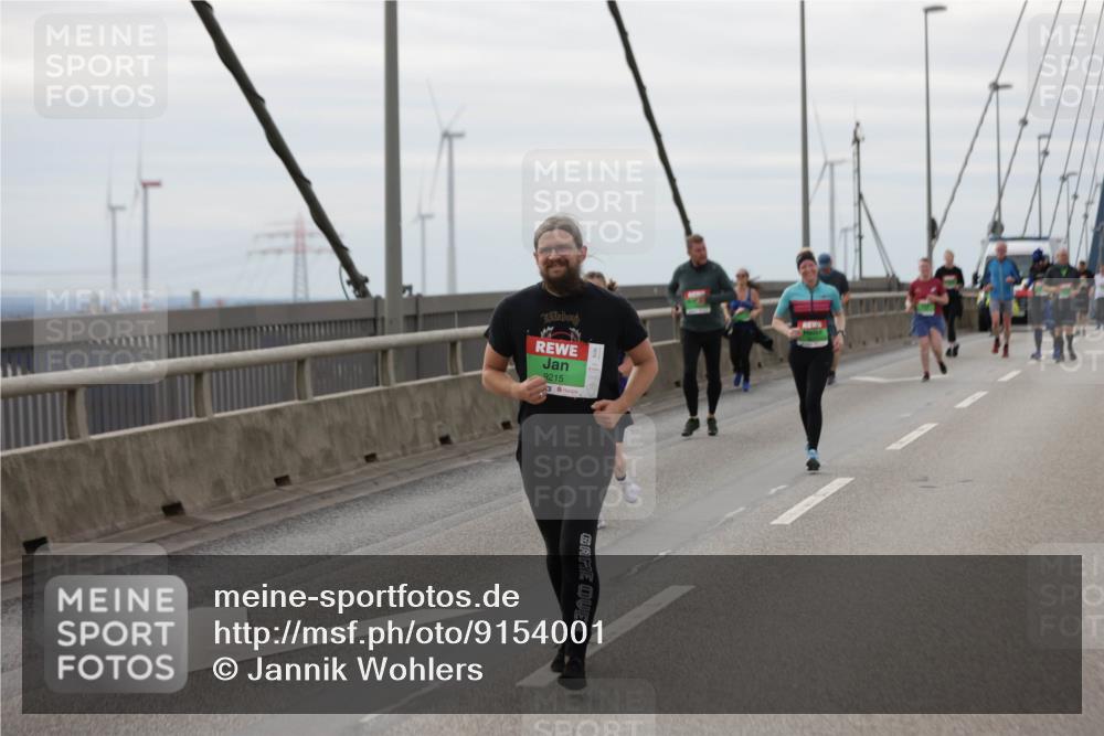 03.10.2025 - Köhlbrandbrückenlauf Jannik Wohlers http://msf.ph/oto/9154001 03.10.2025 16:05:04 Position 1 9215 meine-sportfotos.de