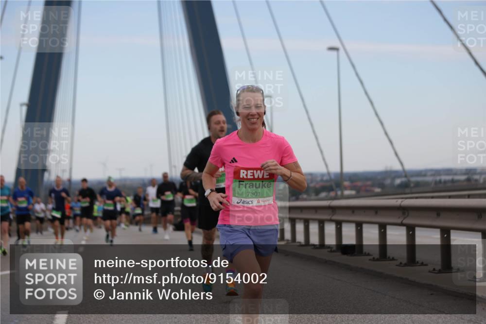 03.10.2025 - Köhlbrandbrückenlauf Jannik Wohlers http://msf.ph/oto/9154002 03.10.2025 15:22:46 Position 1 7301 meine-sportfotos.de