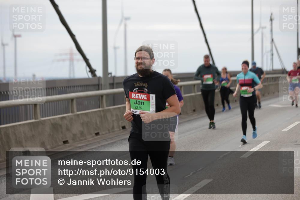 03.10.2025 - Köhlbrandbrückenlauf Jannik Wohlers http://msf.ph/oto/9154003 03.10.2025 16:05:04 Position 1 9215 meine-sportfotos.de