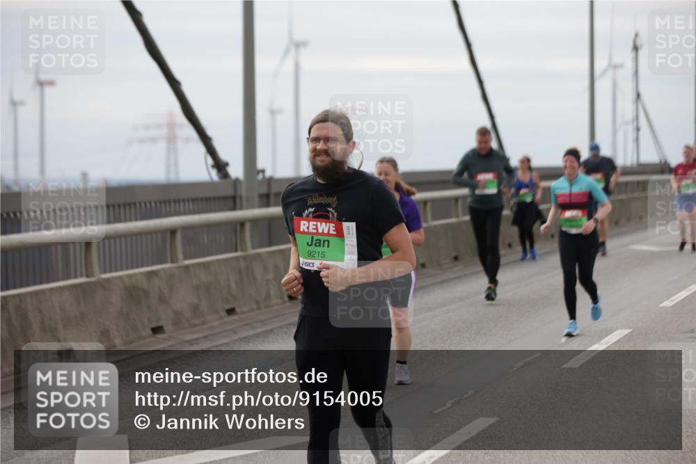 03.10.2025 - Köhlbrandbrückenlauf Jannik Wohlers http://msf.ph/oto/9154005 03.10.2025 16:05:04 Position 1 9215 meine-sportfotos.de