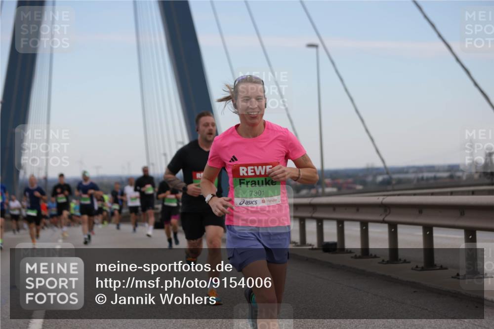 03.10.2025 - Köhlbrandbrückenlauf Jannik Wohlers http://msf.ph/oto/9154006 03.10.2025 15:22:46 Position 1 7301 meine-sportfotos.de