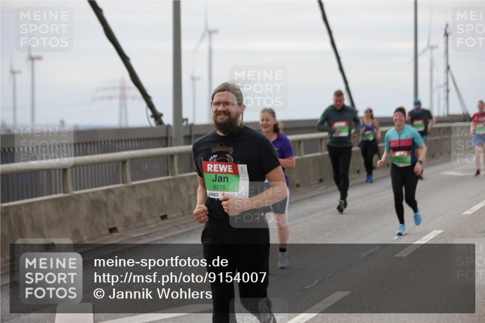 03.10.2025 - Köhlbrandbrückenlauf Jannik Wohlers http://msf.ph/oto/9154007 03.10.2025 16:05:04 Position 1 9215 meine-sportfotos.de