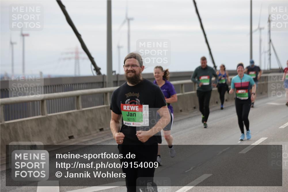 03.10.2025 - Köhlbrandbrückenlauf Jannik Wohlers http://msf.ph/oto/9154009 03.10.2025 16:05:05 Position 1 9215 meine-sportfotos.de