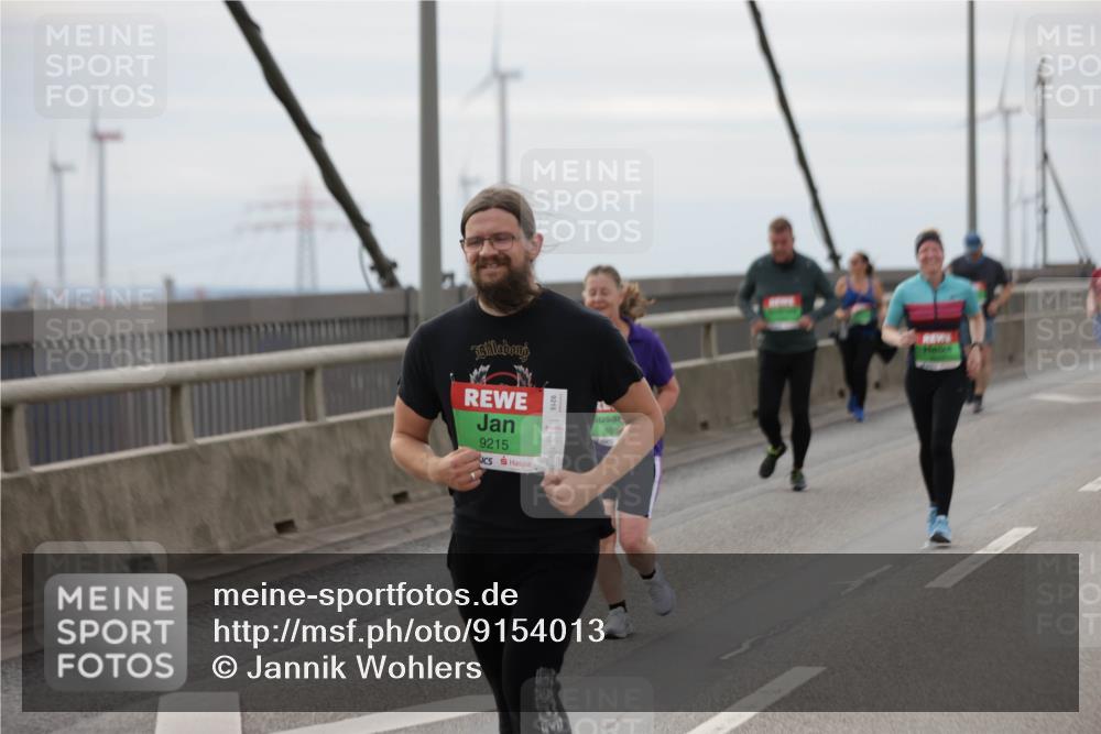 03.10.2025 - Köhlbrandbrückenlauf Jannik Wohlers http://msf.ph/oto/9154013 03.10.2025 16:05:05 Position 1 9215 meine-sportfotos.de