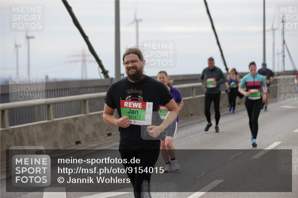 03.10.2025 - Köhlbrandbrückenlauf Jannik Wohlers http://msf.ph/oto/9154015 03.10.2025 16:05:05 Position 1 9215 meine-sportfotos.de