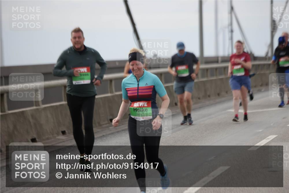 03.10.2025 - Köhlbrandbrückenlauf Jannik Wohlers http://msf.ph/oto/9154017 03.10.2025 16:05:06 Position 1 8697 meine-sportfotos.de