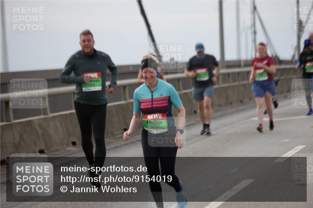 03.10.2025 - Köhlbrandbrückenlauf Jannik Wohlers http://msf.ph/oto/9154019 03.10.2025 16:05:06 Position 1 8697 meine-sportfotos.de