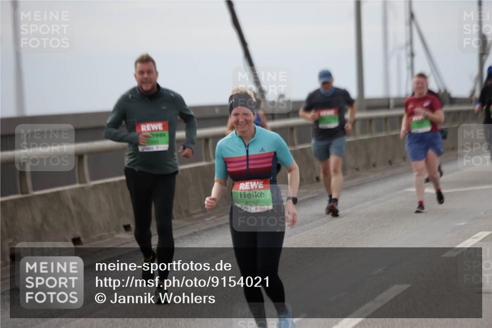 03.10.2025 - Köhlbrandbrückenlauf Jannik Wohlers http://msf.ph/oto/9154021 03.10.2025 16:05:06 Position 1 8697 meine-sportfotos.de