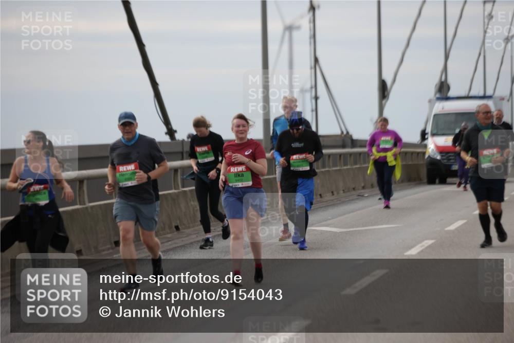 03.10.2025 - Köhlbrandbrückenlauf Jannik Wohlers http://msf.ph/oto/9154043 03.10.2025 16:05:09 Position 1 9402 meine-sportfotos.de