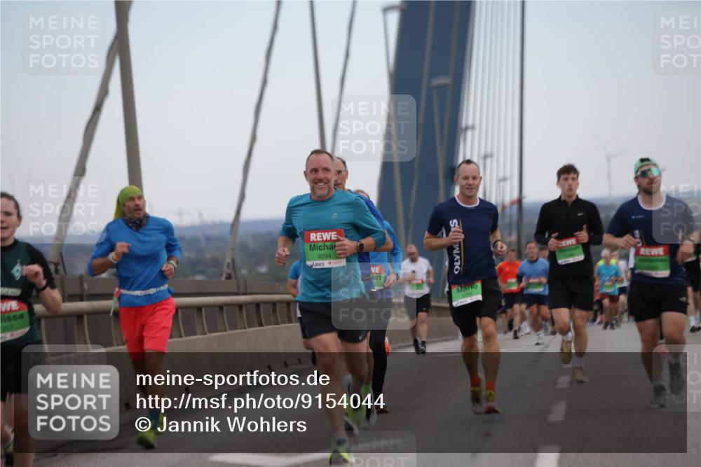 03.10.2025 - Köhlbrandbrückenlauf Jannik Wohlers http://msf.ph/oto/9154044 03.10.2025 15:22:48 Position 1 751, 9294, 9306 meine-sportfotos.de
