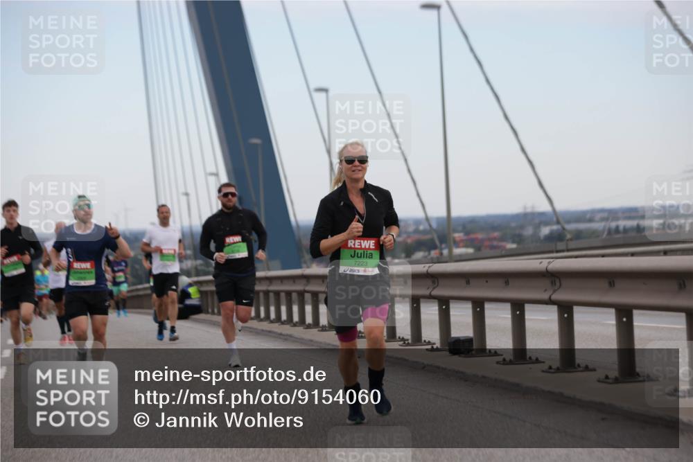 03.10.2025 - Köhlbrandbrückenlauf Jannik Wohlers http://msf.ph/oto/9154060 03.10.2025 15:22:49 Position 1 7223 meine-sportfotos.de