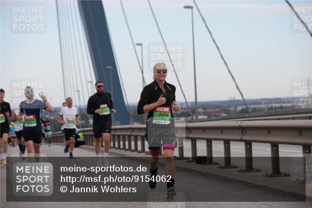 03.10.2025 - Köhlbrandbrückenlauf Jannik Wohlers http://msf.ph/oto/9154062 03.10.2025 15:22:49 Position 1 7223 meine-sportfotos.de