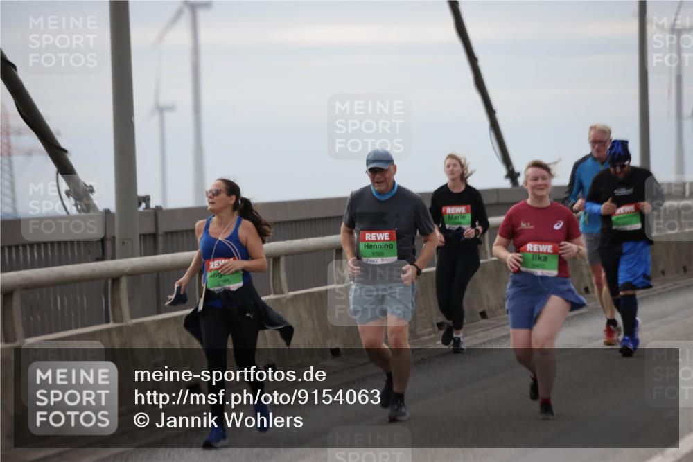 03.10.2025 - Köhlbrandbrückenlauf Jannik Wohlers http://msf.ph/oto/9154063 03.10.2025 16:05:10 Position 1 9385, 9389, 9400 meine-sportfotos.de