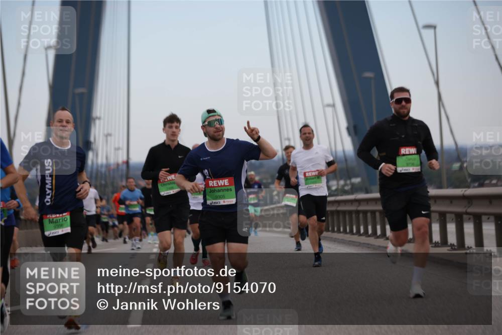 03.10.2025 - Köhlbrandbrückenlauf Jannik Wohlers http://msf.ph/oto/9154070 03.10.2025 15:22:50 Position 1 9308, 9305, 9736 meine-sportfotos.de