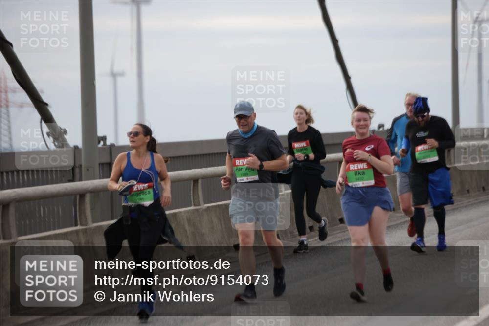03.10.2025 - Köhlbrandbrückenlauf Jannik Wohlers http://msf.ph/oto/9154073 03.10.2025 16:05:10 Position 1 9385, 9389, 9402 meine-sportfotos.de