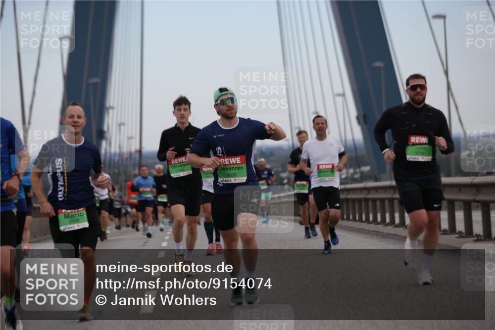 03.10.2025 - Köhlbrandbrückenlauf Jannik Wohlers http://msf.ph/oto/9154074 03.10.2025 15:22:51 Position 1 9306, 9736, 9305, 7372 meine-sportfotos.de