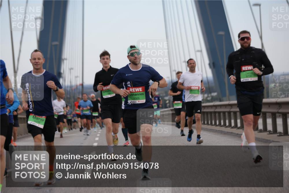 03.10.2025 - Köhlbrandbrückenlauf Jannik Wohlers http://msf.ph/oto/9154078 03.10.2025 15:22:51 Position 1 9306, 9305, 9736 meine-sportfotos.de