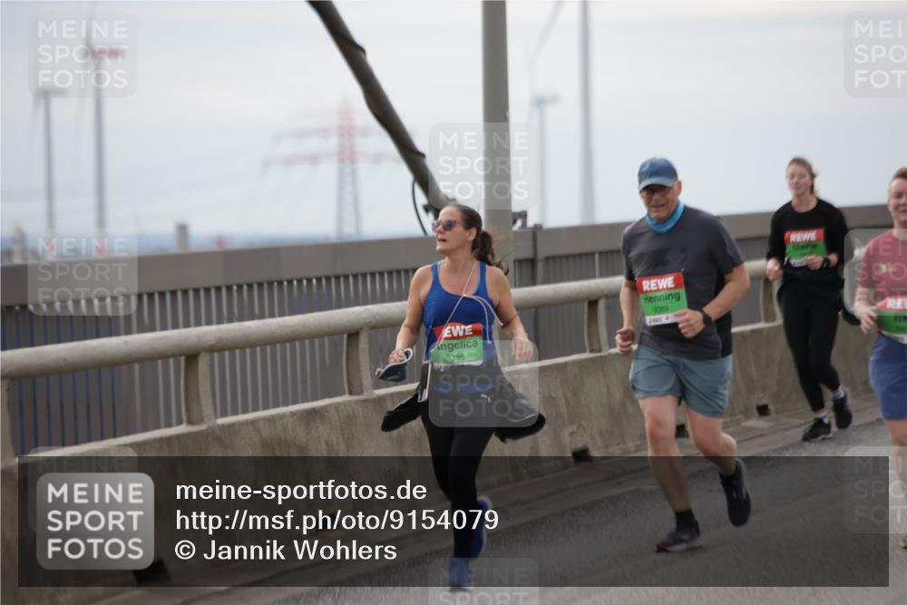 03.10.2025 - Köhlbrandbrückenlauf Jannik Wohlers http://msf.ph/oto/9154079 03.10.2025 16:05:11 Position 1 9385, 9389, 11 meine-sportfotos.de