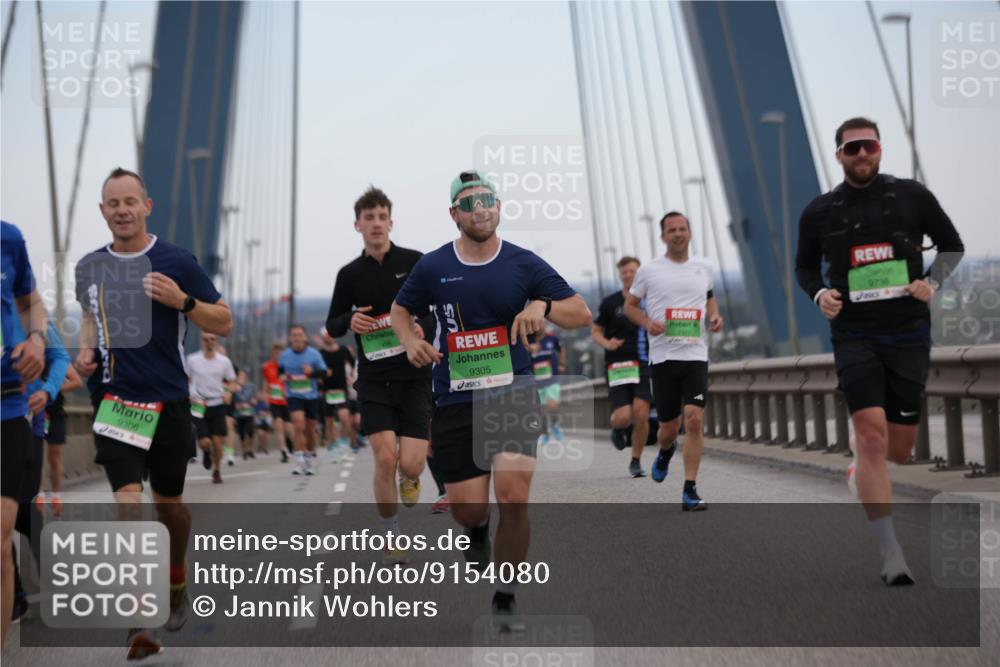 03.10.2025 - Köhlbrandbrückenlauf Jannik Wohlers http://msf.ph/oto/9154080 03.10.2025 15:22:51 Position 1 9306, 9305, 9736 meine-sportfotos.de