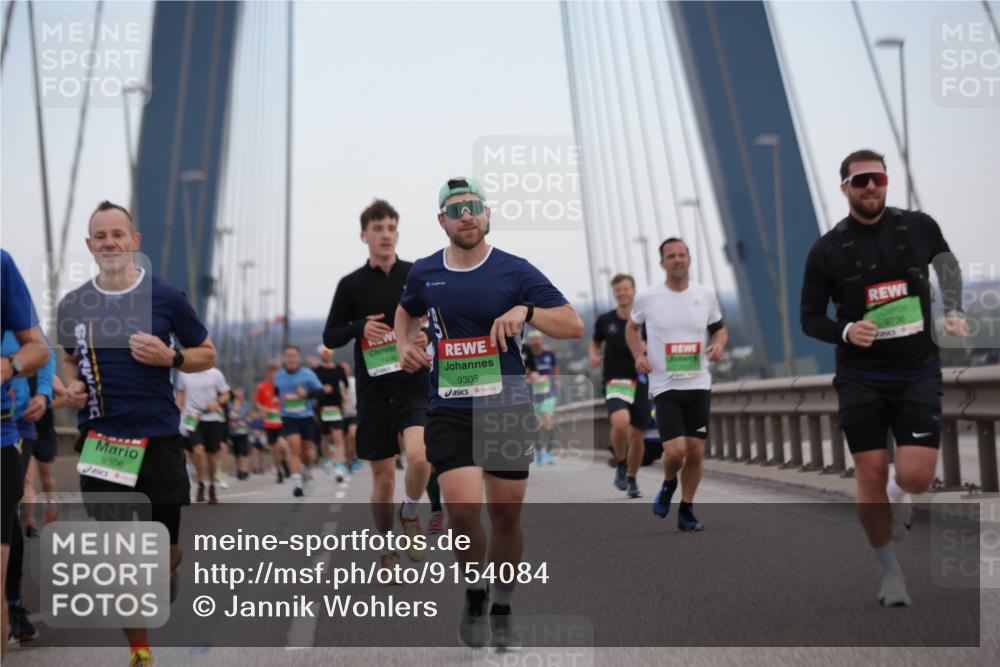 03.10.2025 - Köhlbrandbrückenlauf Jannik Wohlers http://msf.ph/oto/9154084 03.10.2025 15:22:51 Position 1 9306, 7496, 9305, 9736 meine-sportfotos.de