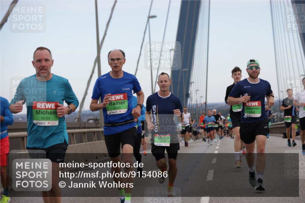 03.10.2025 - Köhlbrandbrückenlauf Jannik Wohlers http://msf.ph/oto/9154086 03.10.2025 15:22:51 Position 1 9294, 9226, 9306, 9305 meine-sportfotos.de