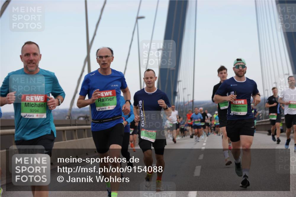 03.10.2025 - Köhlbrandbrückenlauf Jannik Wohlers http://msf.ph/oto/9154088 03.10.2025 15:22:51 Position 1 9294, 9226, 9306, 9305 meine-sportfotos.de