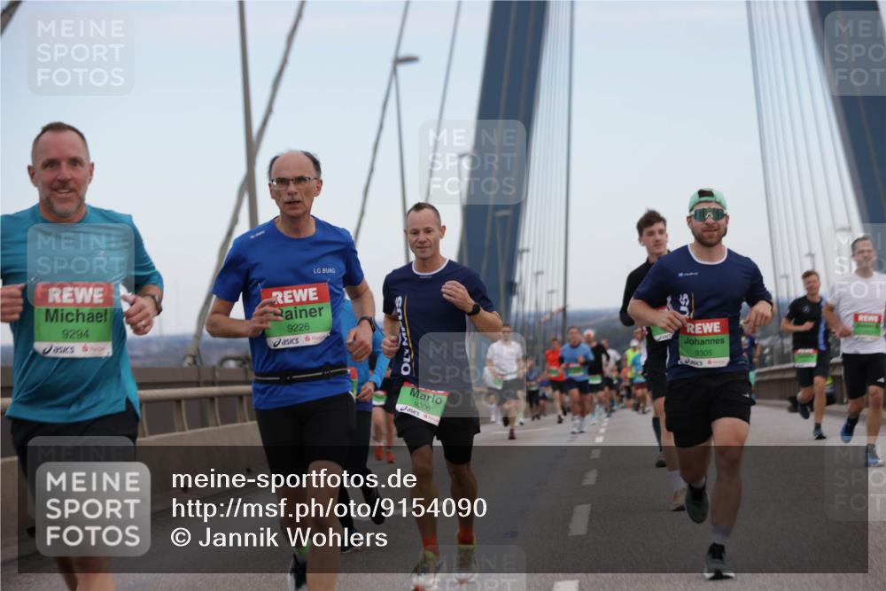 03.10.2025 - Köhlbrandbrückenlauf Jannik Wohlers http://msf.ph/oto/9154090 03.10.2025 15:22:51 Position 1 9294, 9226, 9306, 9305 meine-sportfotos.de