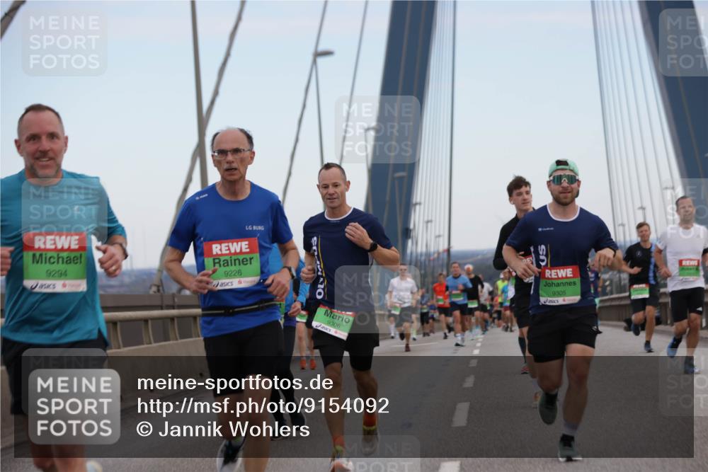 03.10.2025 - Köhlbrandbrückenlauf Jannik Wohlers http://msf.ph/oto/9154092 03.10.2025 15:22:51 Position 1 9294, 9226, 9306, 9305 meine-sportfotos.de