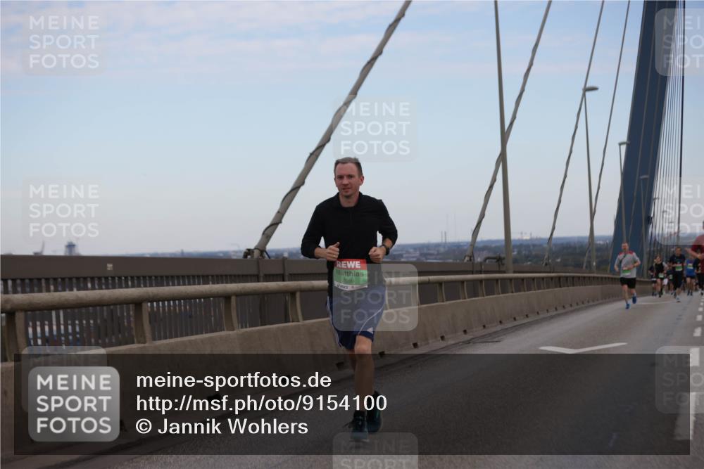 03.10.2025 - Köhlbrandbrückenlauf Jannik Wohlers http://msf.ph/oto/9154100 03.10.2025 15:23:29 Position 1 7099 meine-sportfotos.de