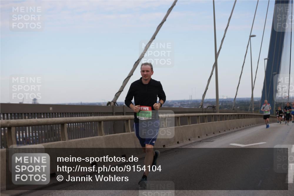 03.10.2025 - Köhlbrandbrückenlauf Jannik Wohlers http://msf.ph/oto/9154104 03.10.2025 15:23:29 Position 1 7099 meine-sportfotos.de