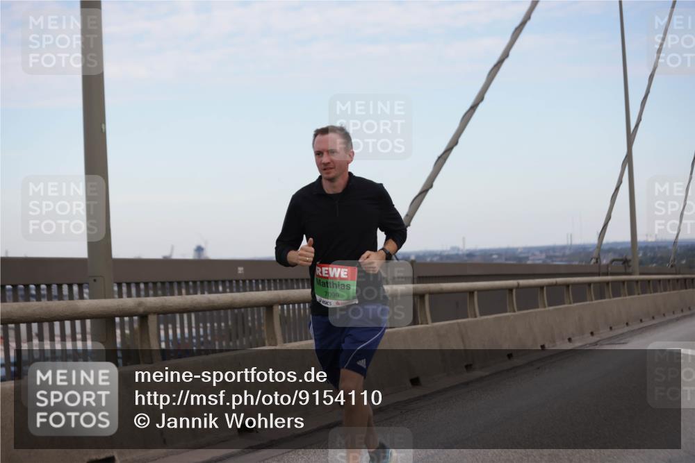 03.10.2025 - Köhlbrandbrückenlauf Jannik Wohlers http://msf.ph/oto/9154110 03.10.2025 15:23:29 Position 1 7099 meine-sportfotos.de