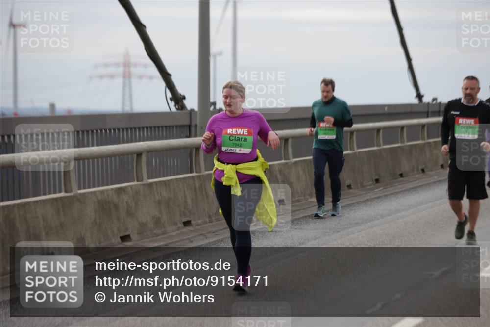 03.10.2025 - Köhlbrandbrückenlauf Jannik Wohlers http://msf.ph/oto/9154171 03.10.2025 16:05:21 Position 1 7942 meine-sportfotos.de