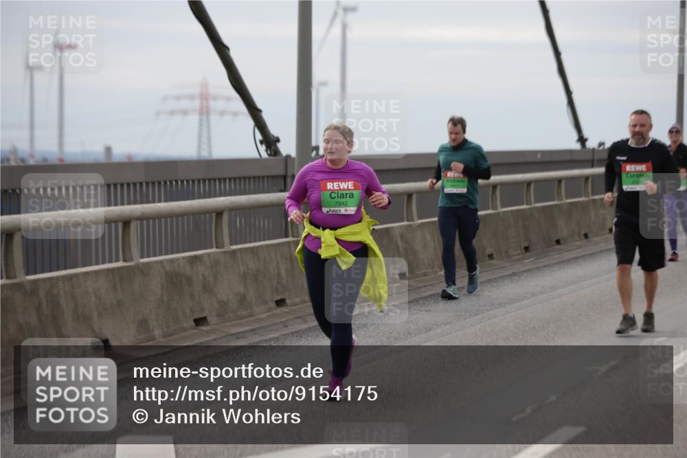 03.10.2025 - Köhlbrandbrückenlauf Jannik Wohlers http://msf.ph/oto/9154175 03.10.2025 16:05:21 Position 1 7942 meine-sportfotos.de