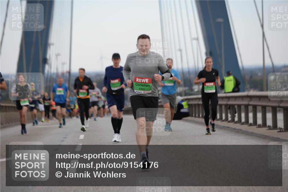 03.10.2025 - Köhlbrandbrückenlauf Jannik Wohlers http://msf.ph/oto/9154176 03.10.2025 15:23:37 Position 1 8995 meine-sportfotos.de