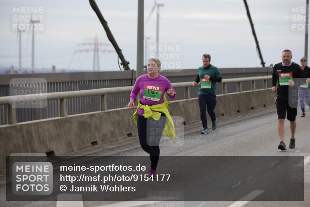 03.10.2025 - Köhlbrandbrückenlauf Jannik Wohlers http://msf.ph/oto/9154177 03.10.2025 16:05:21 Position 1 7942 meine-sportfotos.de