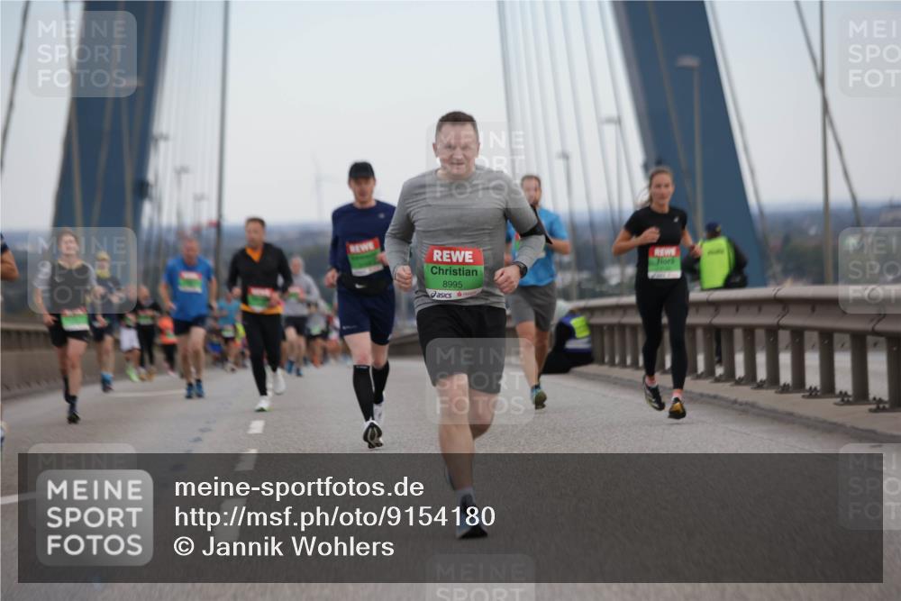03.10.2025 - Köhlbrandbrückenlauf Jannik Wohlers http://msf.ph/oto/9154180 03.10.2025 15:23:37 Position 1 8995 meine-sportfotos.de