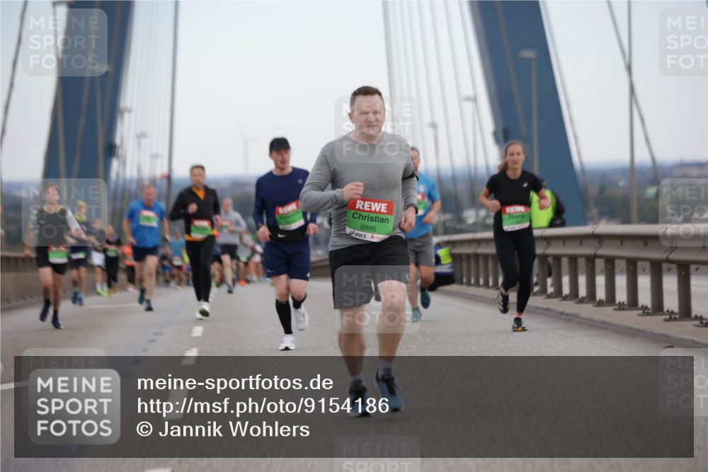 03.10.2025 - Köhlbrandbrückenlauf Jannik Wohlers http://msf.ph/oto/9154186 03.10.2025 15:23:37 Position 1 8995 meine-sportfotos.de