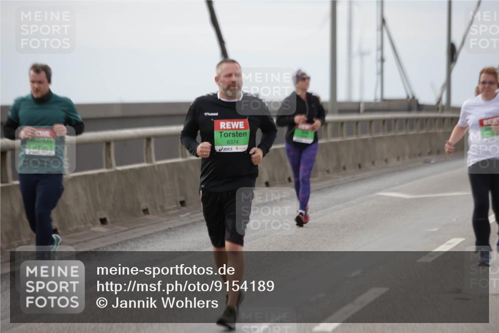 03.10.2025 - Köhlbrandbrückenlauf Jannik Wohlers http://msf.ph/oto/9154189 03.10.2025 16:05:22 Position 1 8411, 8374 meine-sportfotos.de