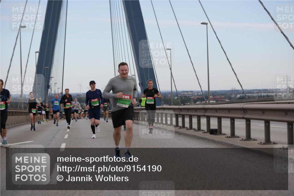 03.10.2025 - Köhlbrandbrückenlauf Jannik Wohlers http://msf.ph/oto/9154190 03.10.2025 15:23:38 Position 1 8995 meine-sportfotos.de